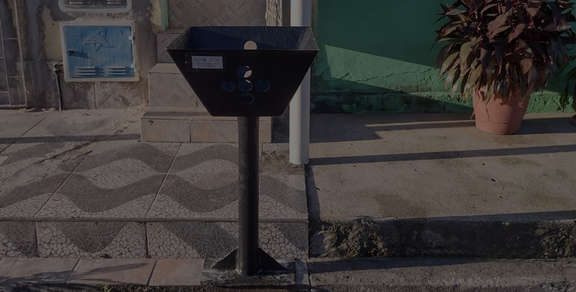 Cesto de Lixo em Fibra de Vidro, destaque de produto exclusivo